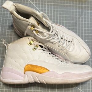 Jordan Sneakers Jumpman White and Gold size 11